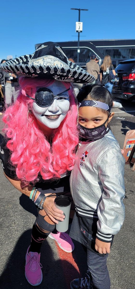 Who is going to New Orleans this weekend for the game? <a href="/PapaZuni/">Anthony Zuniga</a> <a href="/RAIDERSHUB/">LAS VEGAS RAIDERS HUB🏈</a> <a href="/VegasRaidersGD/">Vegas Raiders Gameday</a> <a href="/RNWC2013/">Wrecking Crew</a> @raiders_espanol #RaiderNation #RaiderFamily