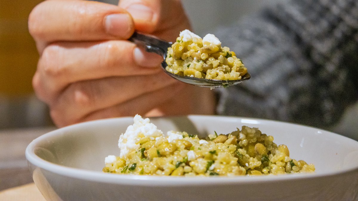 creativedining's tweet photo. Our culinary team at Grand Rapids Community College are meeting their diverse dining needs with their popular Mediterranean Lentil Quinoa Salad, served daily in their Quiet Cafe. #campussustainabilitymonth #dietaryneeds #cdsbecreative #creativedining https://t.co/qf8KkkZx95