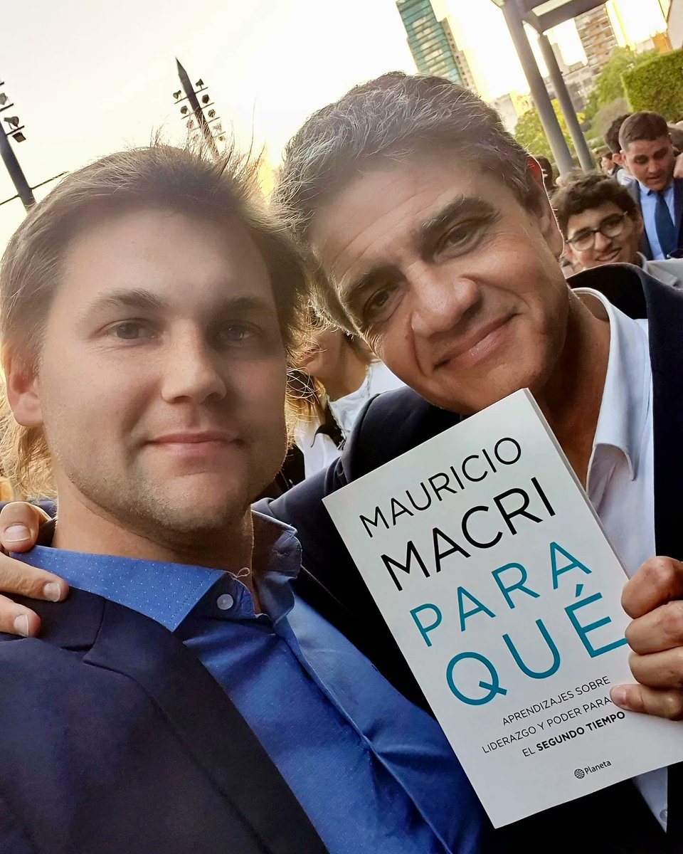 Junto a <a href="/jorgemacri/">Jorge Macri</a> en la presentación del nuevo libro de "Para qué" de <a href="/mauriciomacri/">Mauricio Macri</a> 💪