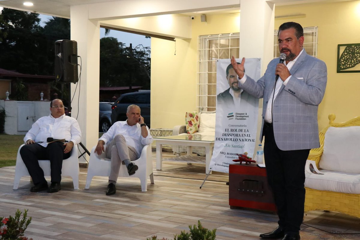 sagrariogomez's tweet photo. El presidente de la Fundación Diáspora y Desarrollo, Arq. Rodolfo Pou, valoró la importancia que tienen los dominicanos en el exterior para el desarrollo de nuevas iniciativas sociales en el pais. Pou agora un ciclo de conferencias en Puerto Plata, Santiago y Stgo. DGP. https://t.co/FJW3LOd2Lr