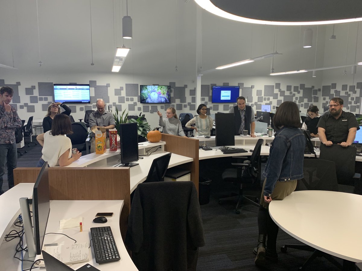 Calm before the storm. Journalists ⁦⁦<a href="/TheSpec/">Hamilton Spectator</a>⁩ gather at city desk before polls close in todays municipal election.