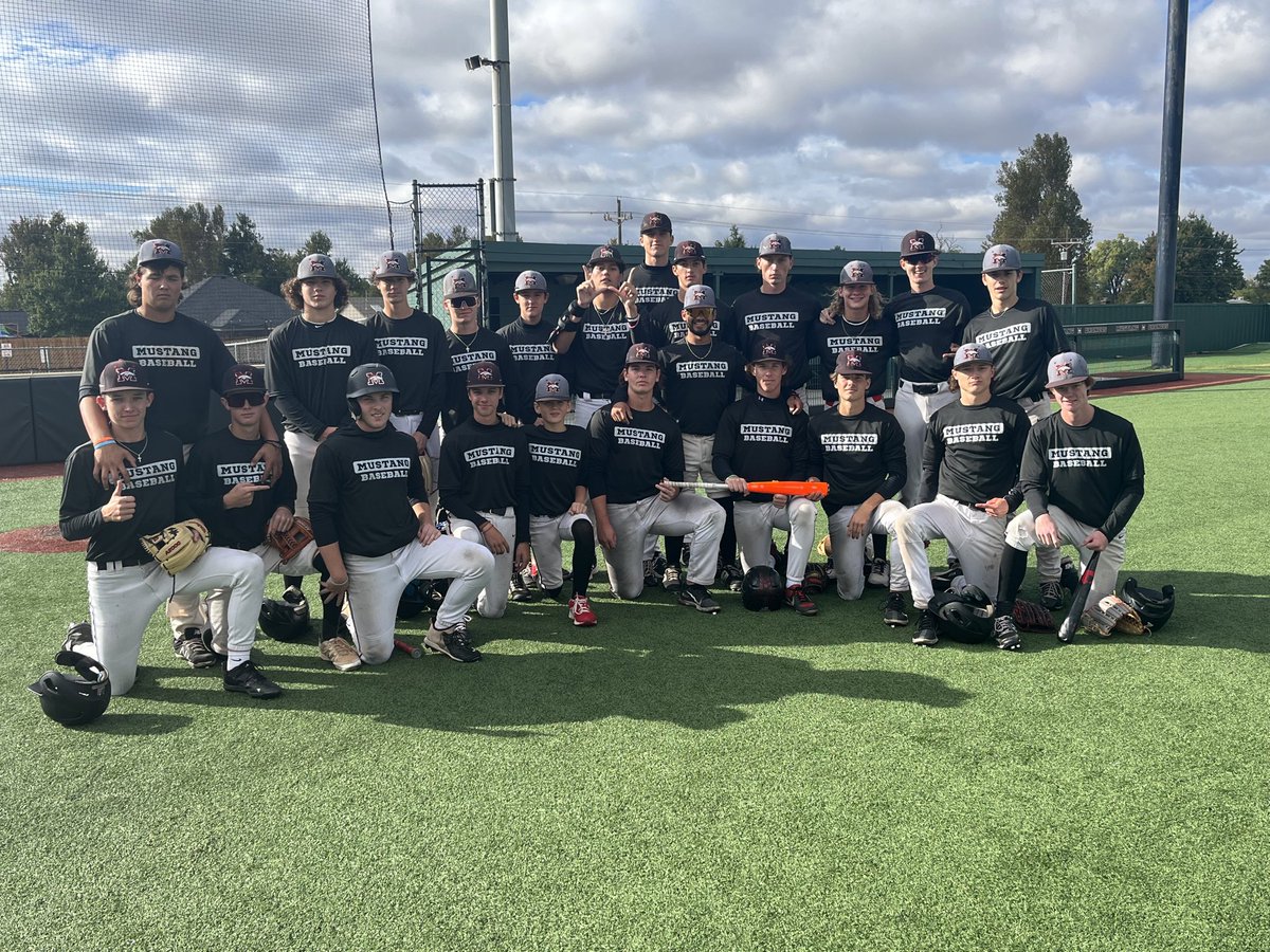 Bunt Game number 2 winners!  Winning is fun! Team pic for winners.  Winning is fun. <a href="/FiveToolOK/">Five Tool Oklahoma</a>