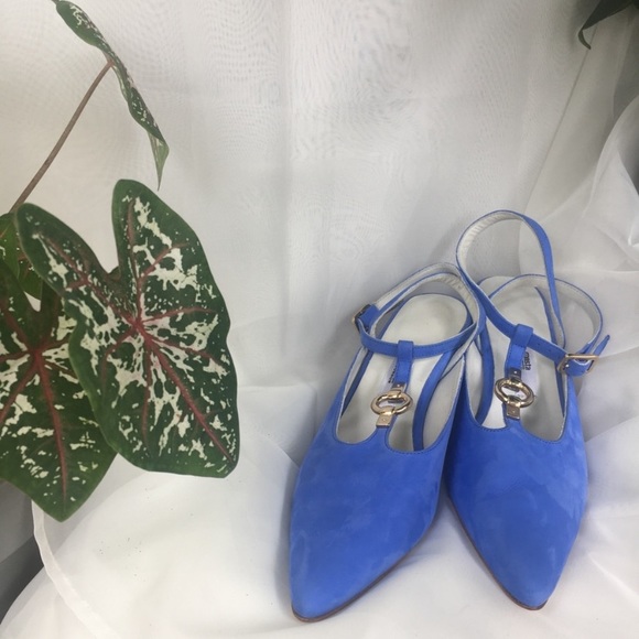 andinfinity's tweet photo. So good I had to share! Check out all the items I'm loving on @Poshmarkapp #poshmark #fashion #style #shopmycloset #coach #miista #zara: https://t.co/vOAszZxPS0 https://t.co/r7DGdp5gtH