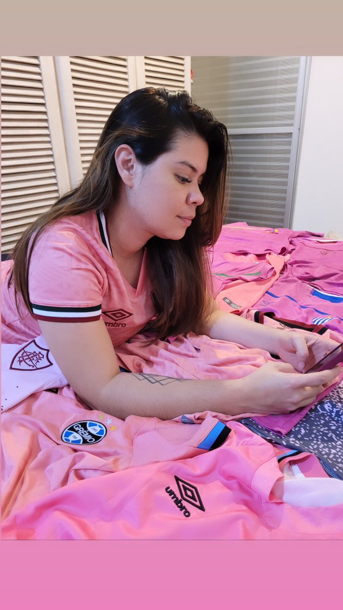 elainetrevisan_'s tweet photo. Não é de hoje esta parceria @UmbroBrasil e @femama_ . Então, acesse https://t.co/IU3oerE5f7 . Assim como no futebol, basta um toque para mudar o jogo! Vista essa camisa e vamos juntos!!! #outubrorosa #umbro #femama https://t.co/nwDPZgBIpV