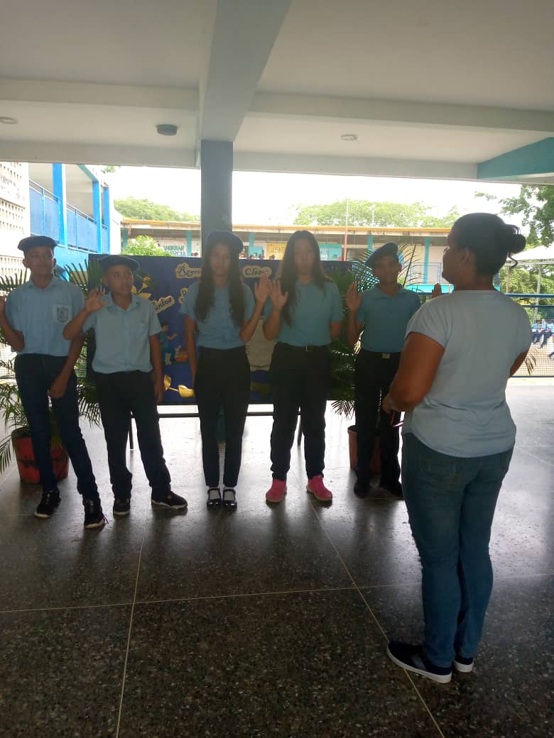 CbitManuel's tweet photo. #SomosFundabit Juramentación de las Brigada de la Sociedad Boliviana y Juventud Patriótica del Liceo Dr. Víctor Manuel Ovalles de Tucupido Guárico @leivi24 @JilbertoRivero2 @fundabitguaric2 @RedRibas @NaslyNd @_LaAvanzadora https://t.co/4kIqNOcfwZ