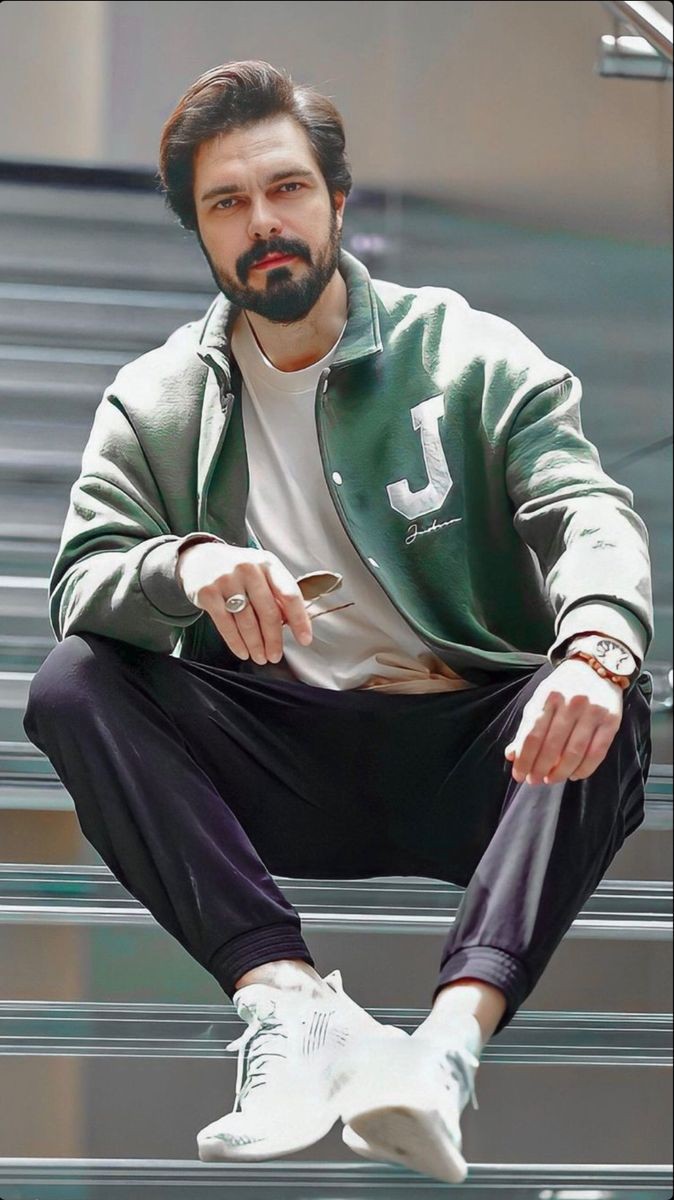 Keep your majesty hidden my brave one may God bless you and enlighten your paths in Brazilians we love you very much your work