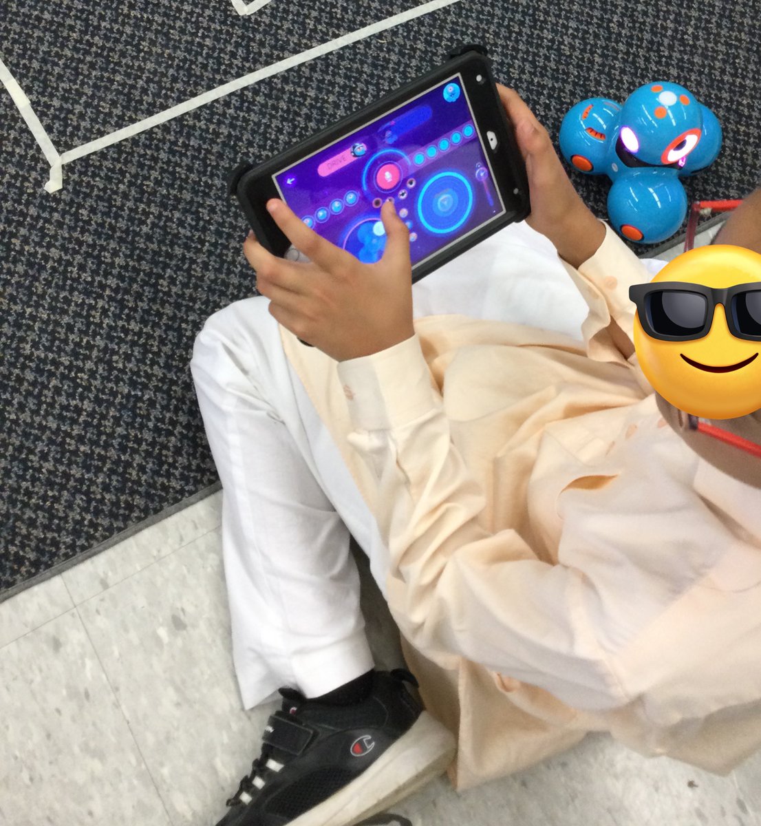 GordonSteam's tweet photo. Grade 5s gaining proficiency coding our Dash robots through pathways! @BeaumondeBHJMS @TDSB_STEM https://t.co/RJbLZksFrj