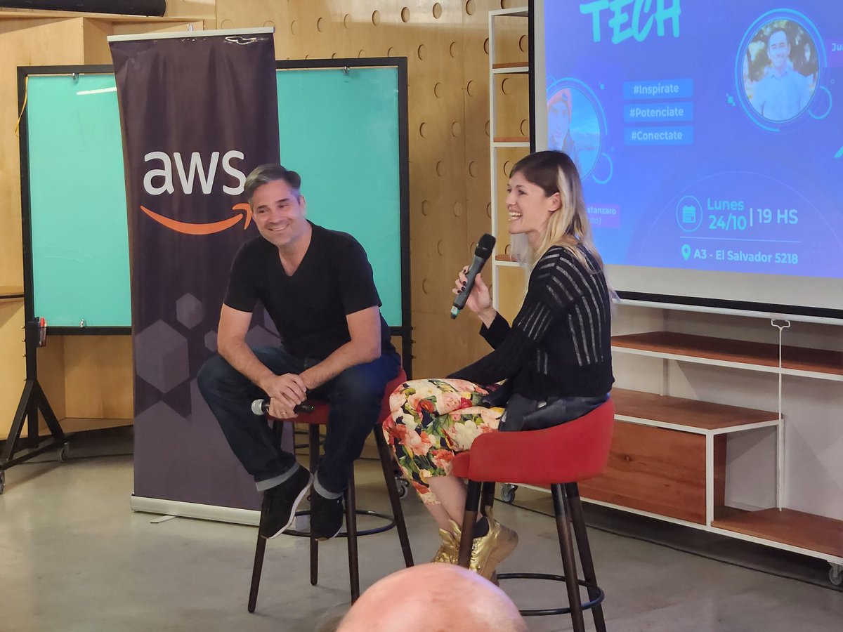 GonBlousson's tweet photo. En #AseaTech Alfonso conversando con la genia de @HannaSchiuma https://t.co/8usbteyW0F