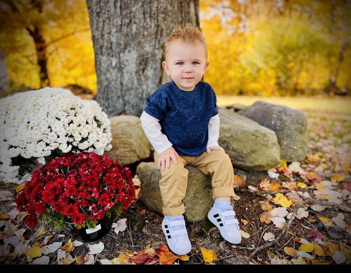 jay_lodwick's tweet photo. Happy fall, y’all! https://t.co/fzo4yJnTk4