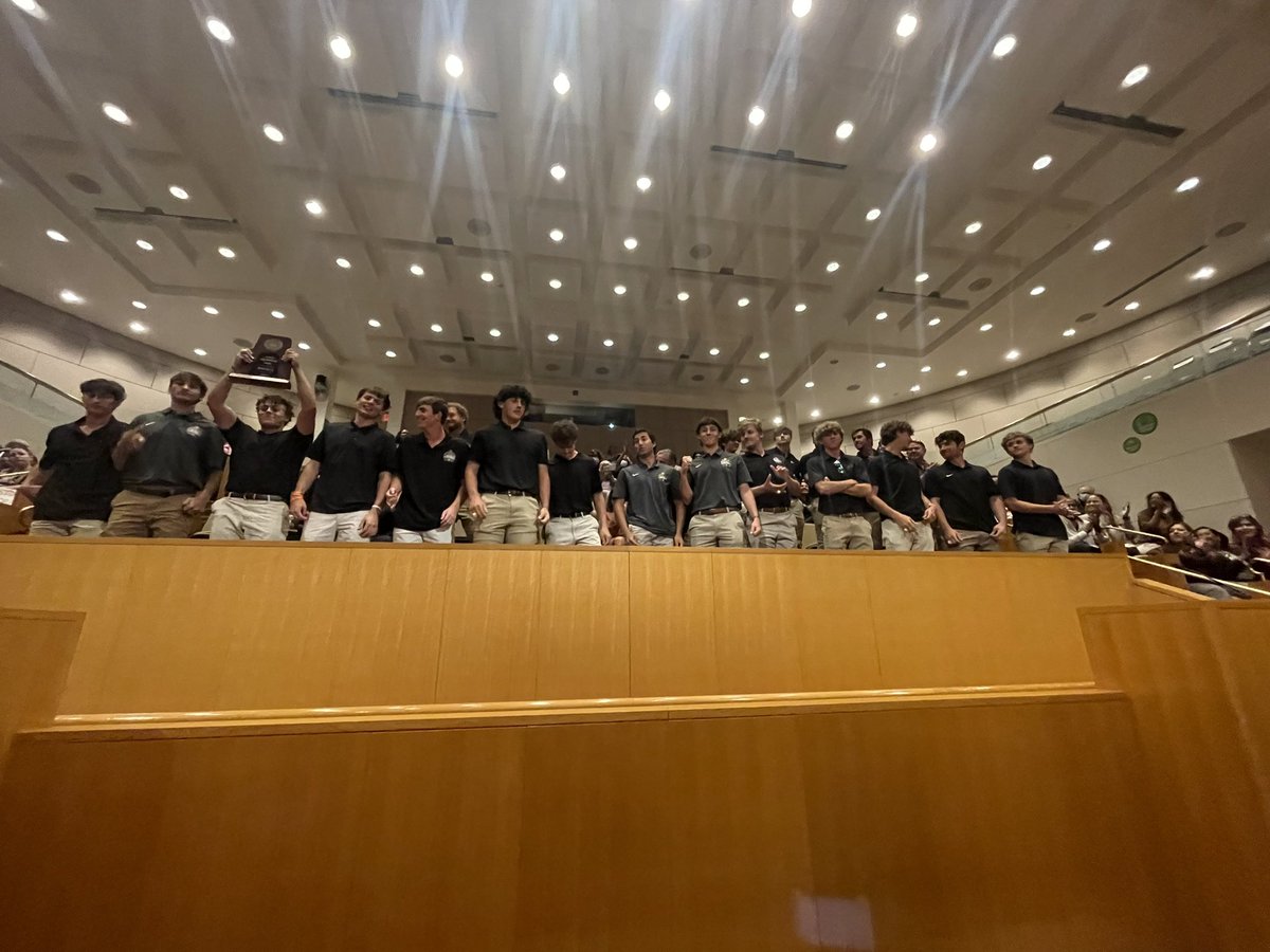 JoeBrunoWSOC9's tweet photo. Councilman @FinTechInnov8r is honoring the undefeated Providence HS baseball team. The Panthers went 34-0 last year and won the 4A state championship #CLTCC ⚾️ https://t.co/4fdlPI28ma