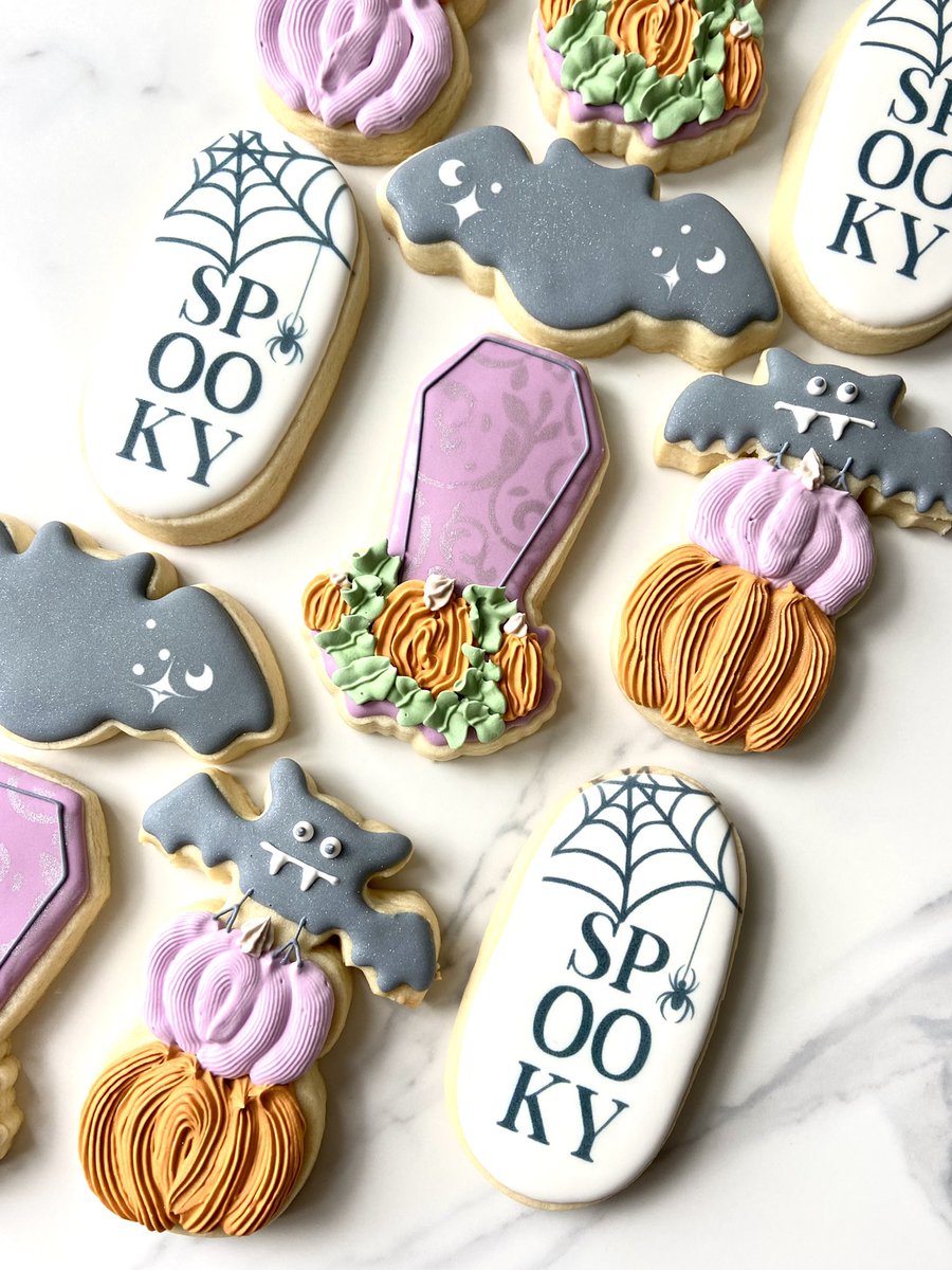 sdcookieguru's tweet photo. Halloween party cookies hand decorated with royal icing art! #decoratedcookies #cookieart #art #cookie #artwork https://t.co/ZhpeOP1qov