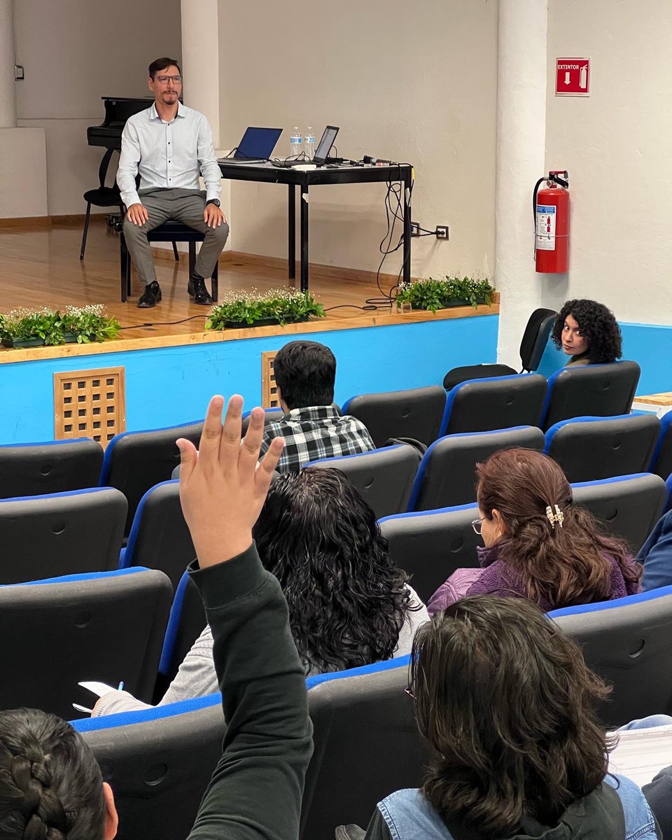difusionesmujed's tweet photo. #ConExito se desarrolló Primer día del taller “Estategias y hábitos de estudio para músicos” a cargo de Ricardo Peralta. No dejes pasar la oportunidad de conocer herramientas para hacer más eficientes tus horas de estudio y enseñanza. #superiordemusica #SomosUJED https://t.co/BzWgPSQHID