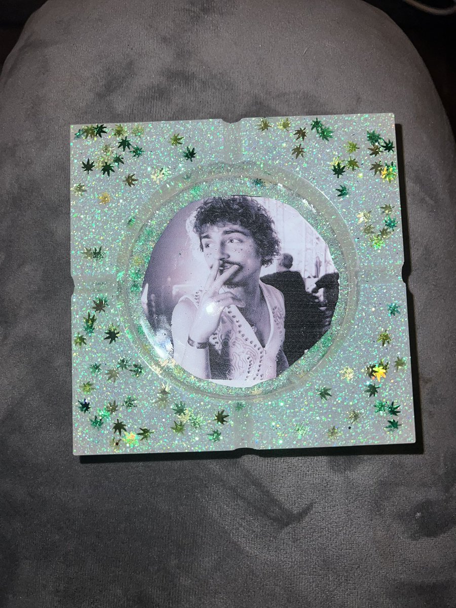 BeeMadCraftsMi's tweet photo. I’ve been working on a ton of greta van fleet stuff lately ✨ https://t.co/r1is6mZrsh