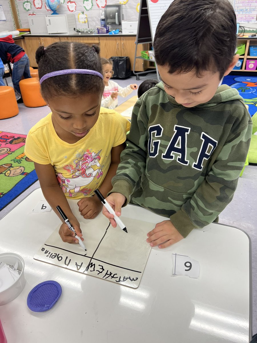 MsPulvidente's tweet photo. Math is even more fun when you are learning with a friend! 🌟Today we played a math game where we needed to find out who had the greater number 🧮 @WillowRoadVS13 @VS13UFSD https://t.co/5Tdk3n3yxZ
