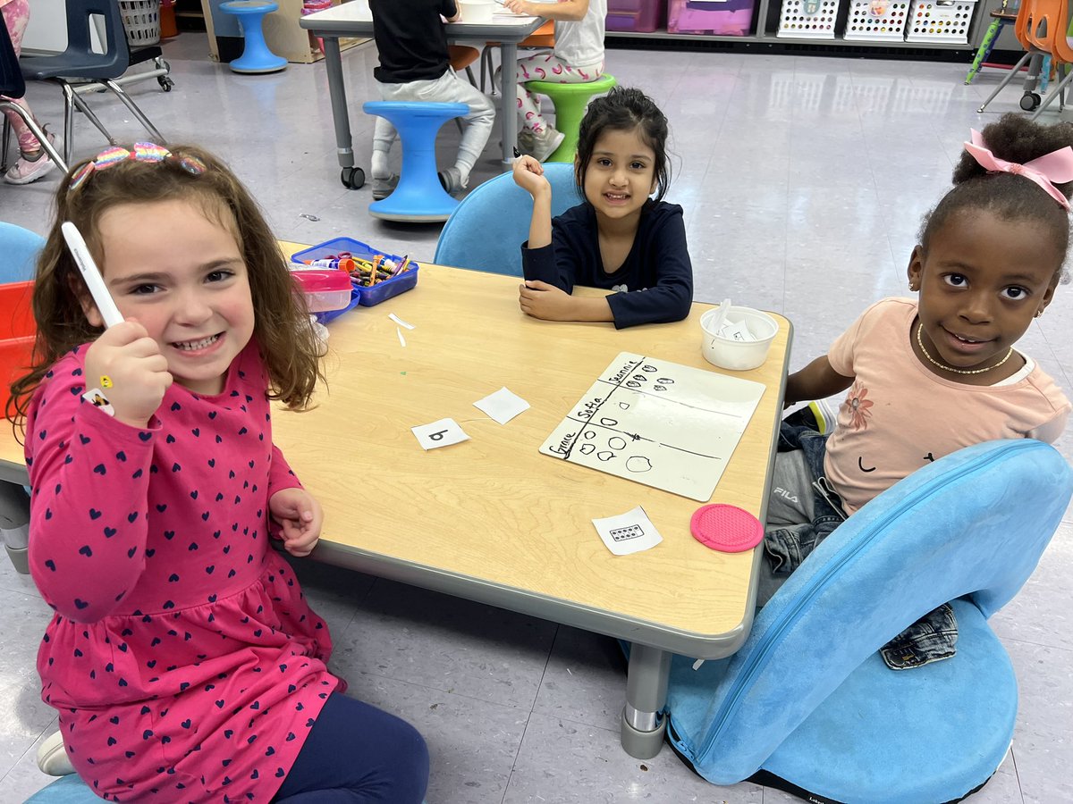 MsPulvidente's tweet photo. Math is even more fun when you are learning with a friend! 🌟Today we played a math game where we needed to find out who had the greater number 🧮 @WillowRoadVS13 @VS13UFSD https://t.co/5Tdk3n3yxZ