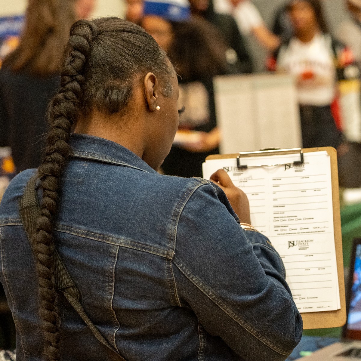 An amazing show out! Students from across the district attended our CPS College Fair earlier today to learn about tons of opportunities post-graduation. 

Stay tuned for more #CPSCollegeWeek events by clicking the link: 
fal.cn/3t0TV