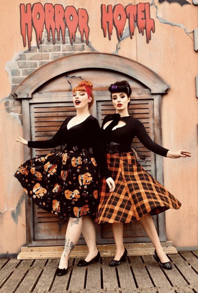 So many shows coming up this week! See you there!
🎃🍂👻
 #ukfunctionband #ukfunctionduo #glamourghoul #pinup #pinupgirl #pinupaesthetic #retrostyle #gothaesthetic #gothgirl #deaddolls #deaddollsuk #vintagestyle #itsvalis #katjamacabre #cabaretboheme 

Photo credit busha bailey