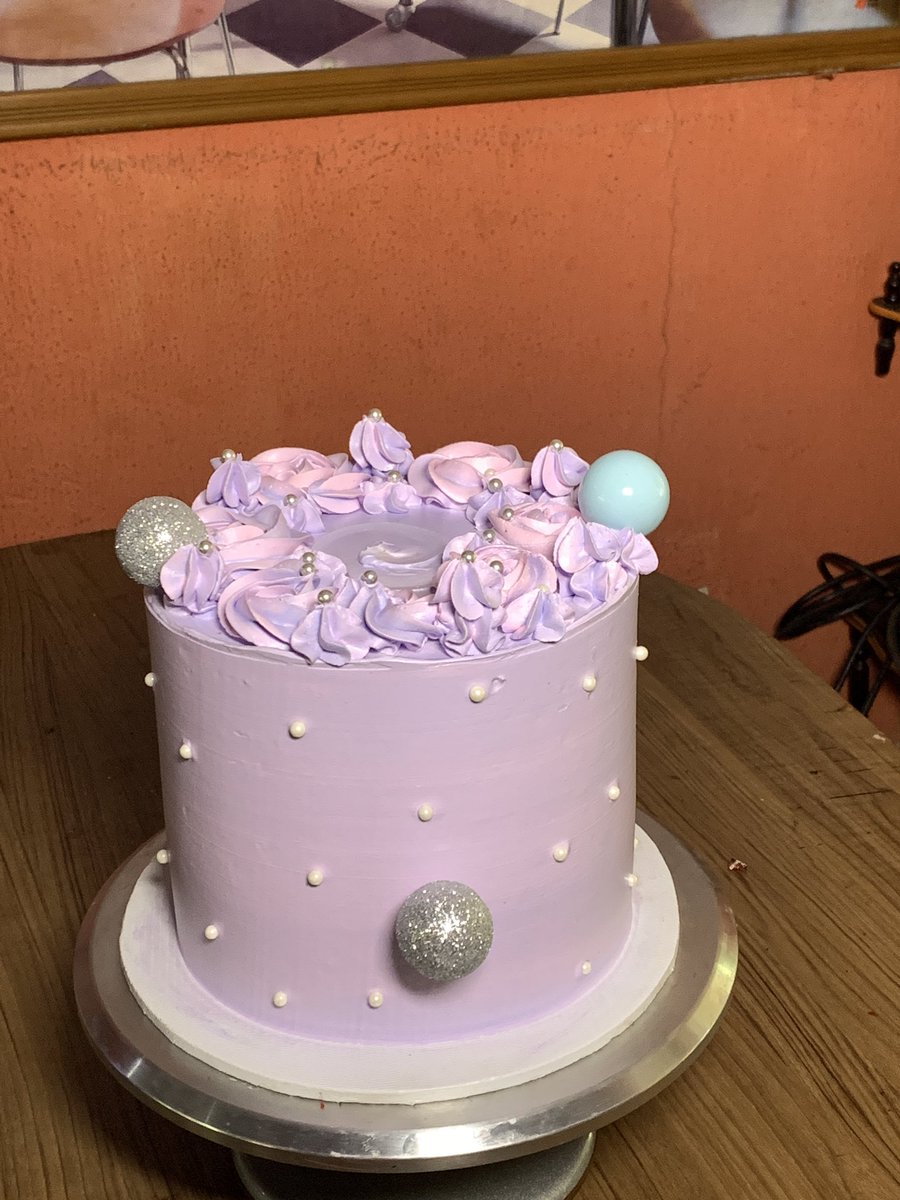 TheBatterFairy's tweet photo. For our Darling Victorin.💙🤍

Want to say I love you? Cake it!
Want to wish them a happy birthday? Cake it!!
Want to apologize? Cake it!!!

#Abujabaker
#Abujacakes https://t.co/AWUDWK8JaD