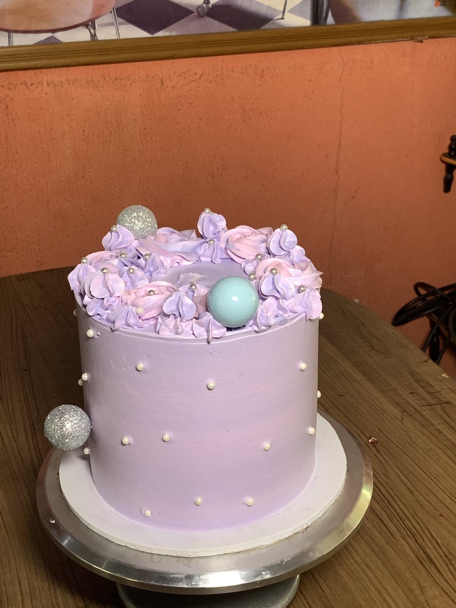 TheBatterFairy's tweet photo. For our Darling Victorin.💙🤍

Want to say I love you? Cake it!
Want to wish them a happy birthday? Cake it!!
Want to apologize? Cake it!!!

#Abujabaker
#Abujacakes https://t.co/AWUDWK8JaD