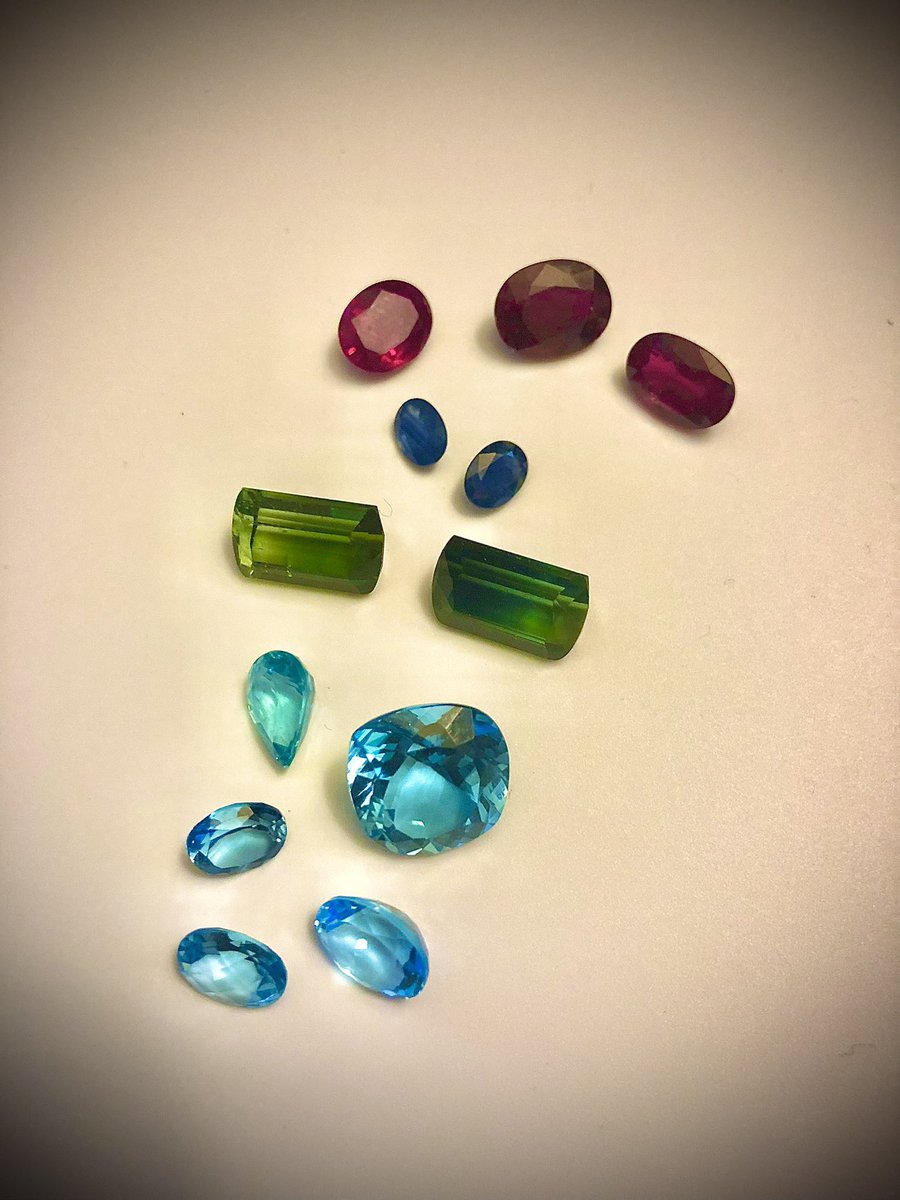 RealCaratX's tweet image. We’re just doing our thing. Just getting warmed up. #caratx #jewelry #diamonds #gemstones #지구에서년지성아_환영해