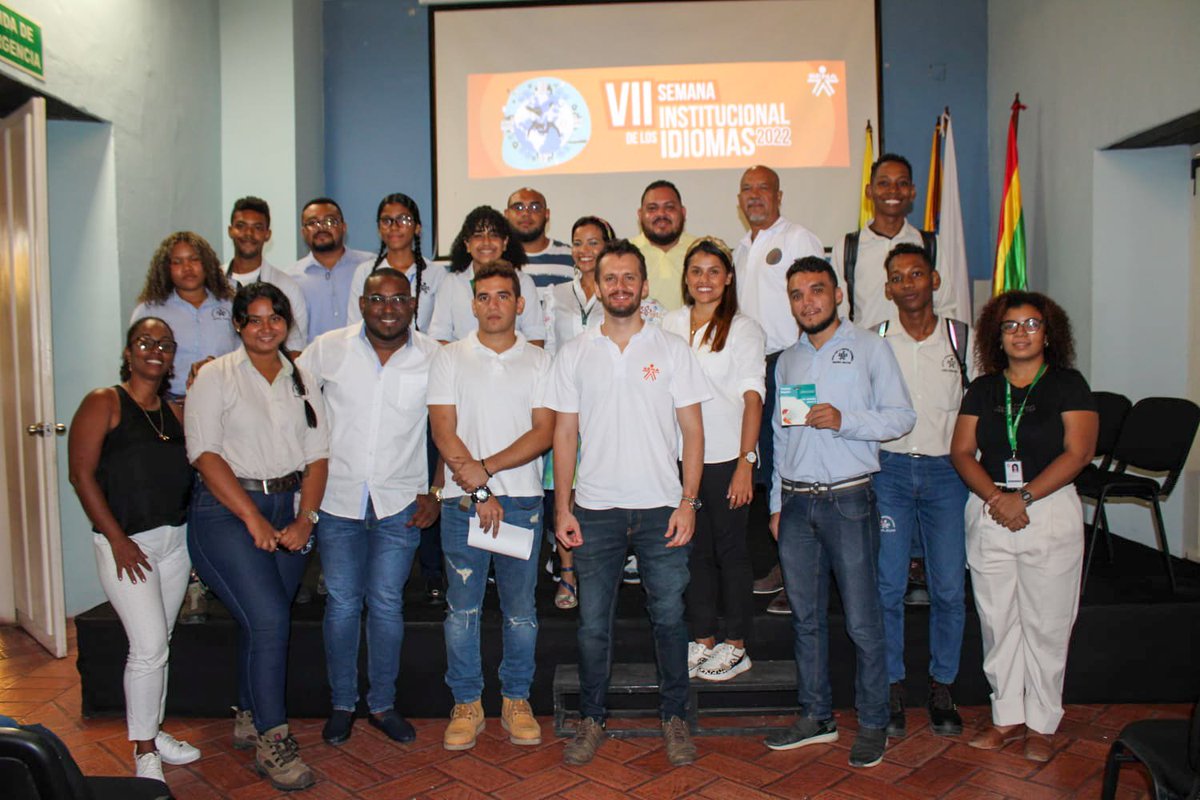 SENAenBolivar's tweet photo. En el concurso de deletreo 'Spelling Bee' se eligieron a 3 aprendices ganadores José Hurtado, Roberto Garrido y Ana Martínez, quienes representaron los Centro Comercio, Petroquímico y Náutico de @SENAenBolivar y recibieron obsequios por parte de los organizadores💚#InglésSENA. https://t.co/PsMAiCmOfy
