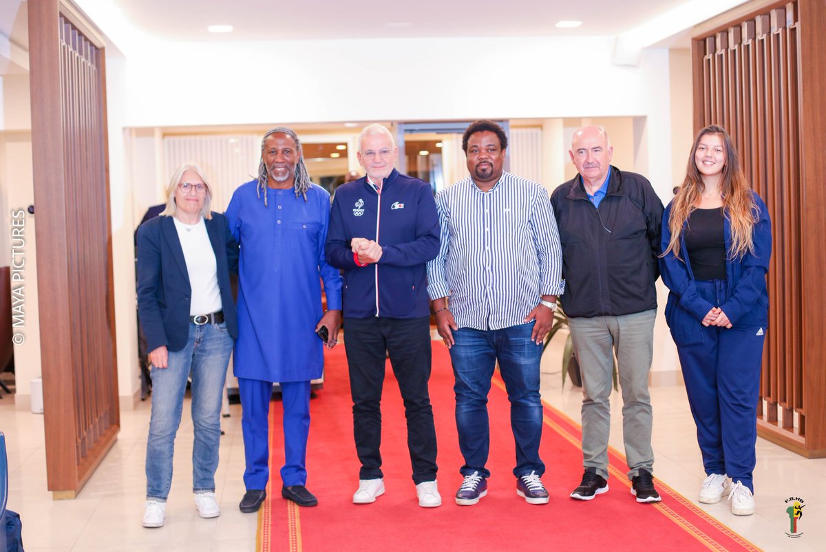 Le président de la <a href="/ffhandball/">FFHandball</a>, Philippe Bana est officiellement arrivé à Cotonou ce lundi 24 octobre 2022. Il a été accueilli dans le salon d'honneur de l'aéroport par le président de la FBHB, <a href="/Sidikou13/">Sidikou KARIMOU</a> et le conseiller technique du ministre des sports <a href="/jimmyadjovi/">adjovi-boco</a>