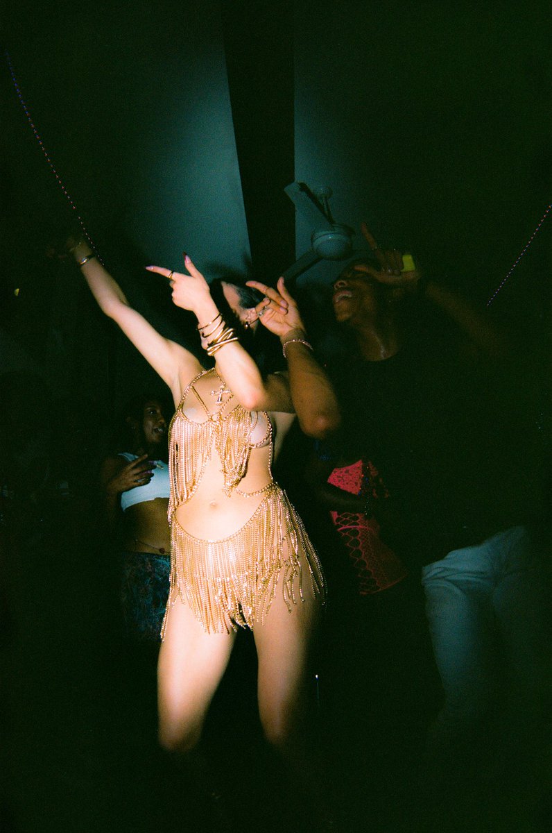 fotographysucks's tweet image. #2real from a show in september on #35mm