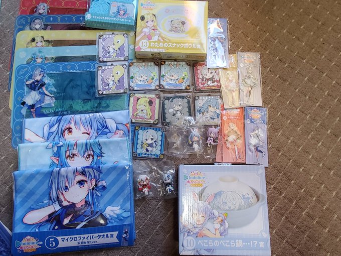 戦利品!息子とひいてきた。ぺこちゃんの鍋欲しかったから息子に感謝!全種類欲しかったなぁ。あとはお店にあるお菓子とか買ってきた!#ホロローソン #ホロライブ #ホロクッキング 