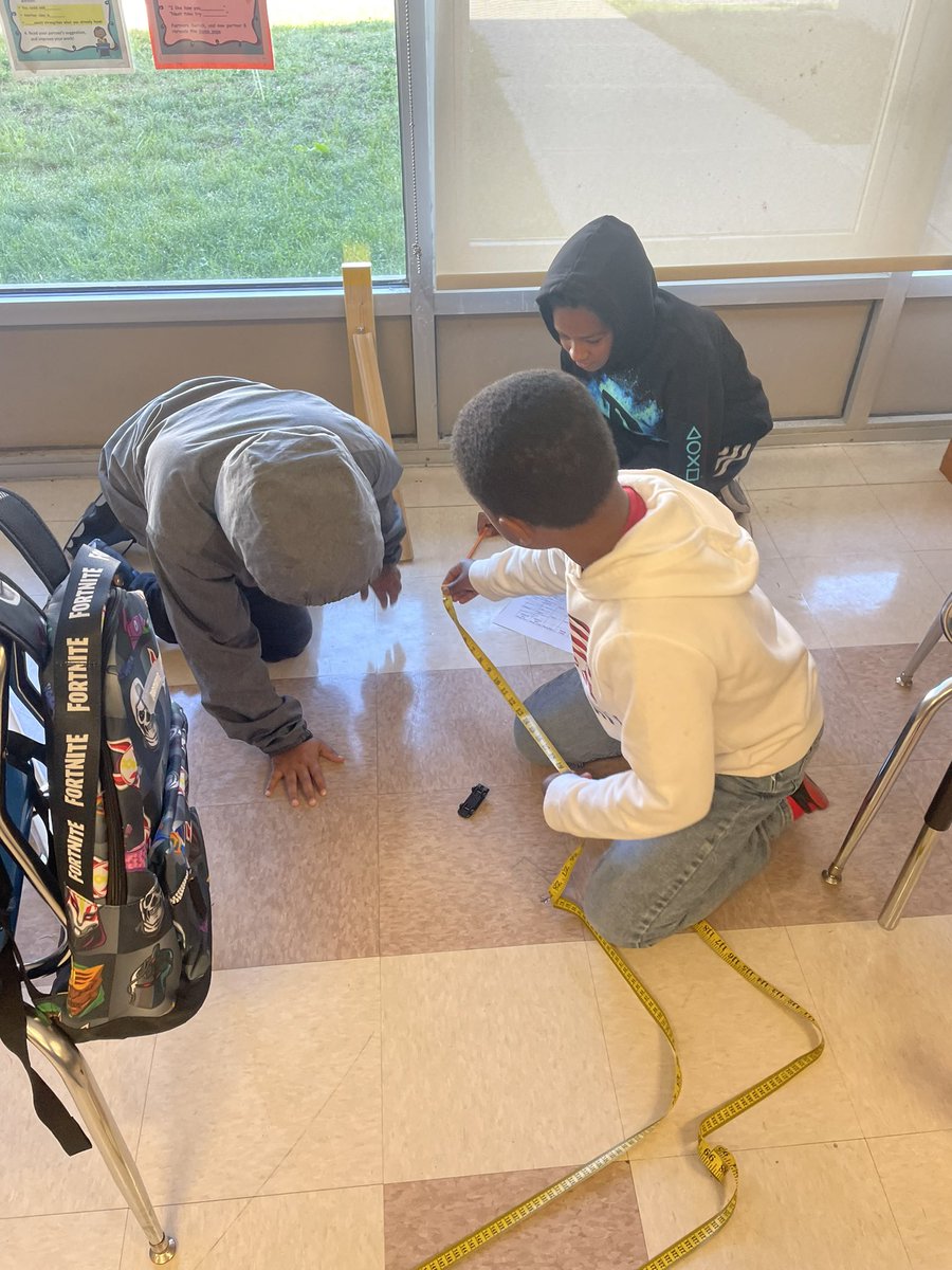 WeaverMichelle4's tweet photo. Building rollercoasters with Saratoga Children Museum! #SchenectadyRising #STEAM @KMunrett @ap_bate https://t.co/frW78iQhuu