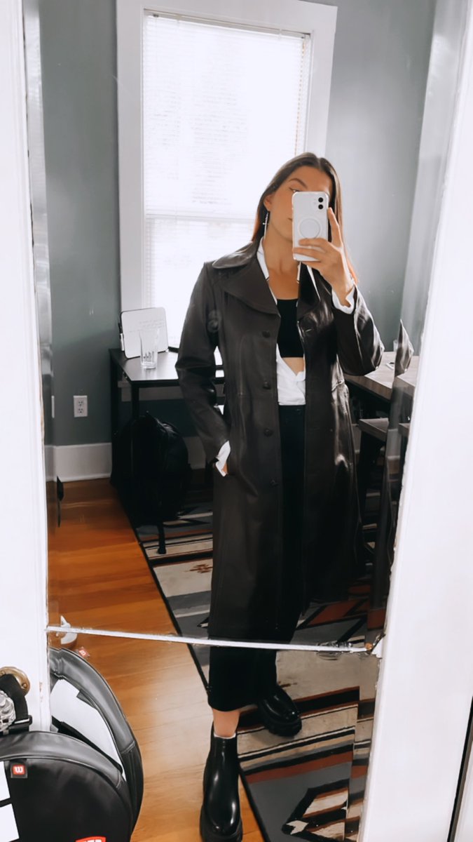 isabel147_'s tweet photo. Who wore it better https://t.co/pct1Zm2qoW