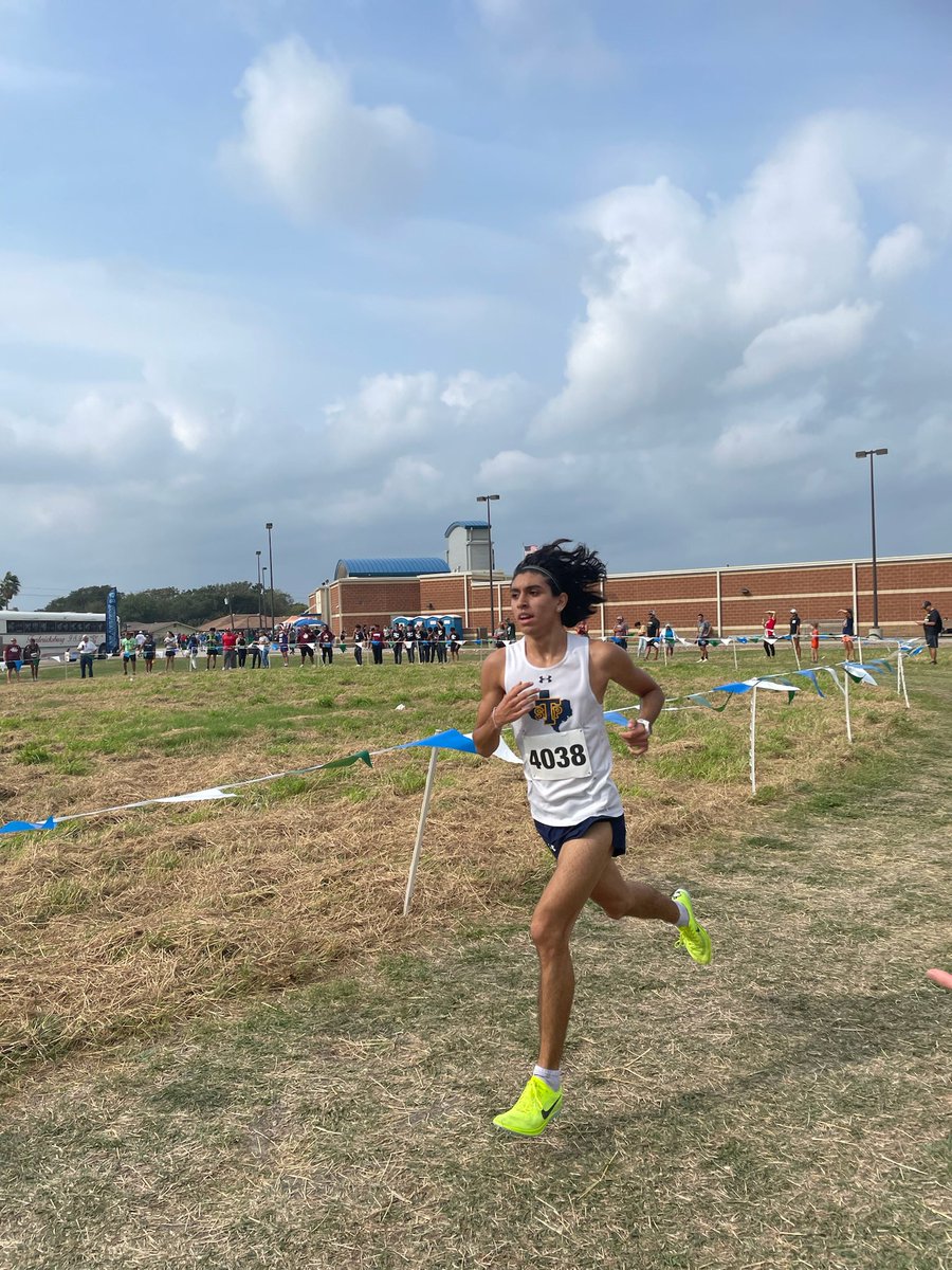 CarrejoToby's tweet photo. Region IV Championship 2022. State bound !! Finished in 9th place with a time of 16:13 for 3.20 miles. Hard work is paying off. State 🔜 https://t.co/dKlbRAGIly