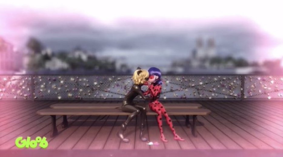 e pensar que os dois sonharam isso tudo JUNTOS!!!!!! eles não tinham a mínima noção do quão longe o amor deles poderia chegar, e mesmo com a negação, com certeza alguma chavinha virou na cabeça dos ladynoir #MLBS5Spoilers