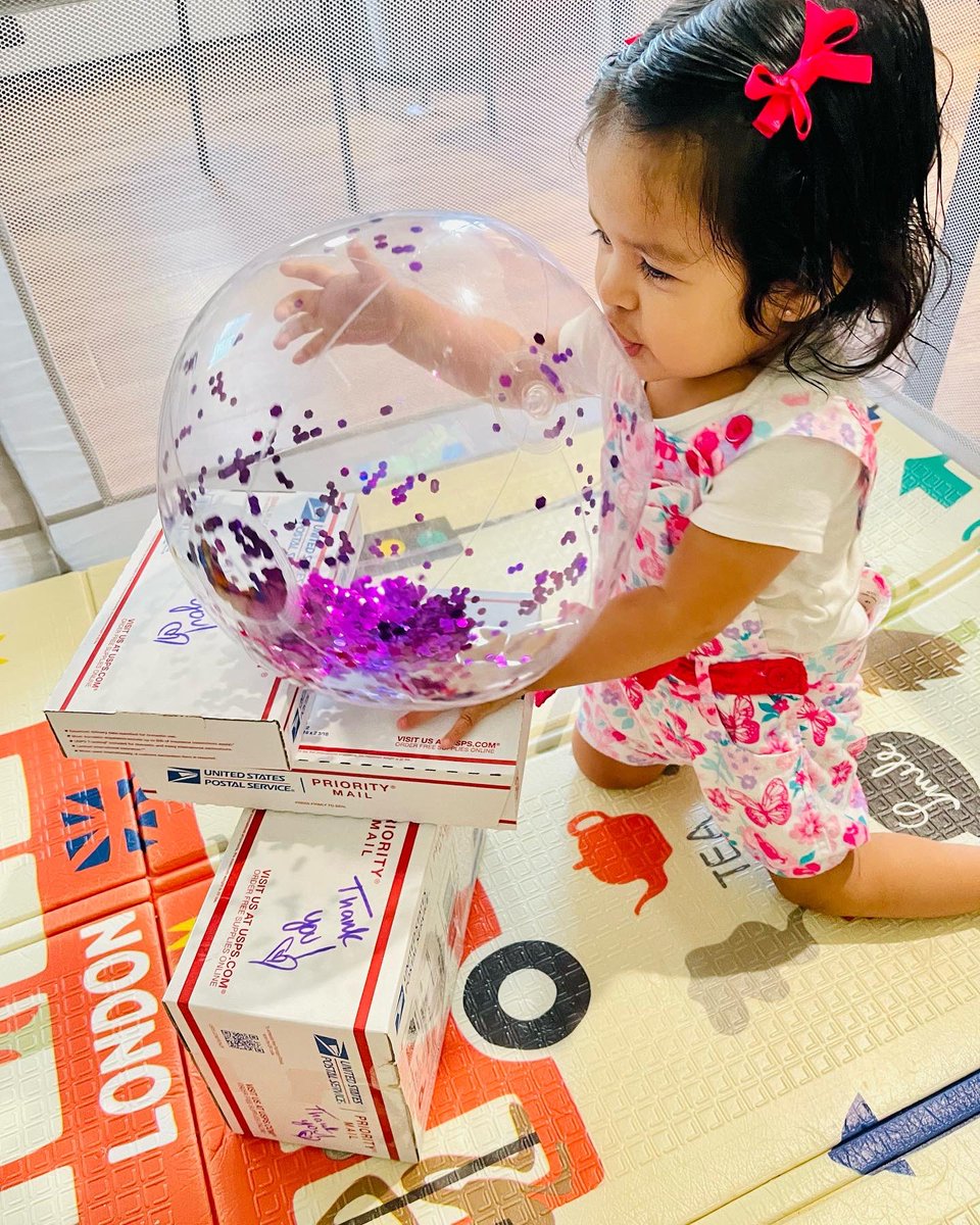 ShopShipSip's tweet photo. ＦＲＩ－ＹＡＹ！🥳🎊🙌🤩

#friday https://t.co/Gibeyg9olx