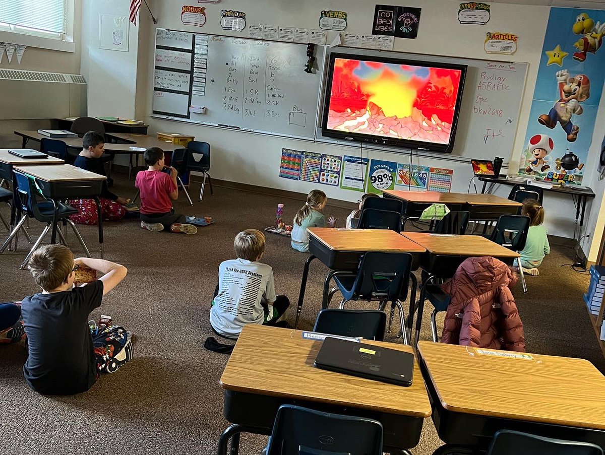 MrEs34Class2021's tweet photo. Today was an amazing day in our classroom! We finally got our first book of the month, today! In each book was a letter to each student from their book buddy. They were so excited to open it and read what their buddy wrote them to the class! #bookbuddies📚 #bulidingrelationships https://t.co/WezF5d1UoW