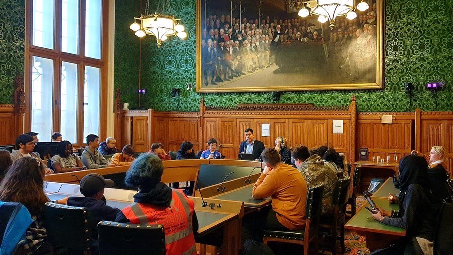 RichardBurgon's tweet image. It was wonderful to welcome a group of young people from @ChapelFM in Seacroft to Parliament this morning.

It was a pleasure to show them round and then have a really good discussion in one of the Committee Rooms.

A really inspiring group of talented young people from our area.