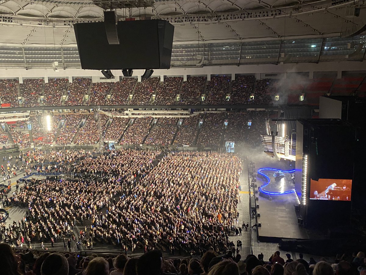 AltonGButt's tweet photo. We have been in Vancouver, BC for a couple days now, seeing Elton John, and I’m definitely sad to be going home. The energy of the city and the people is so refreshing! I love Oregon but damn, this is different 💜❤️💜 https://t.co/pLXlmOgXXz