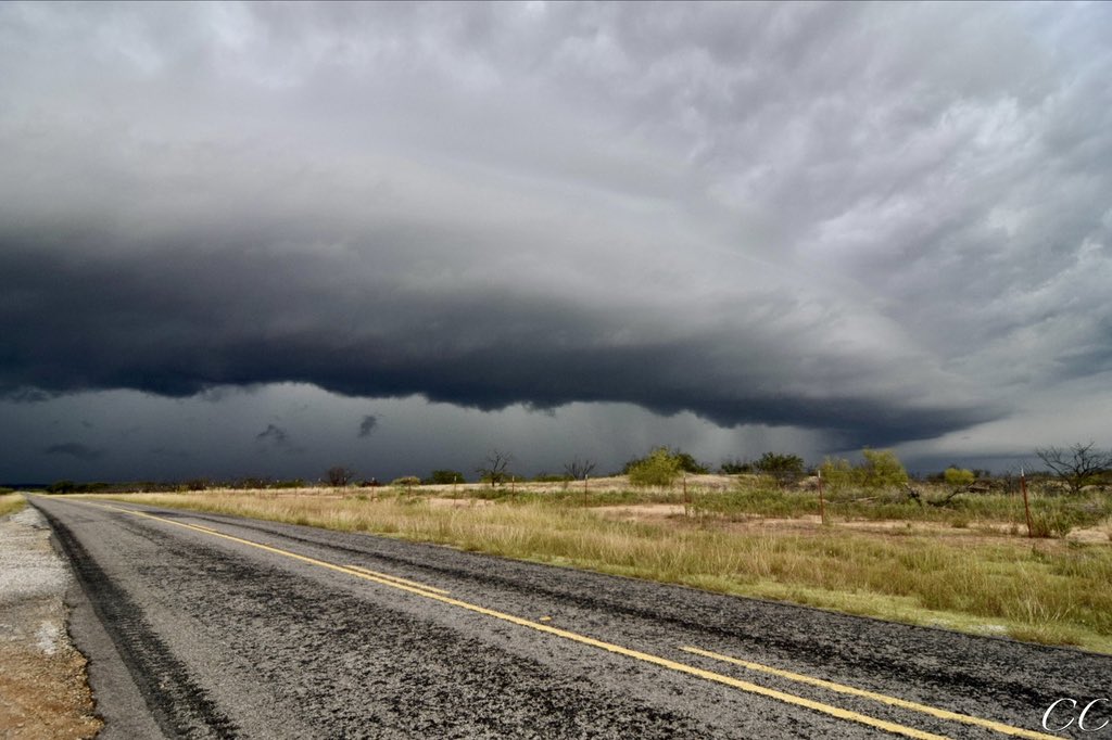 Holy shelf! Just east of Woodson, TX #txwx #wxtwitter @TxStormChasers @StormHour