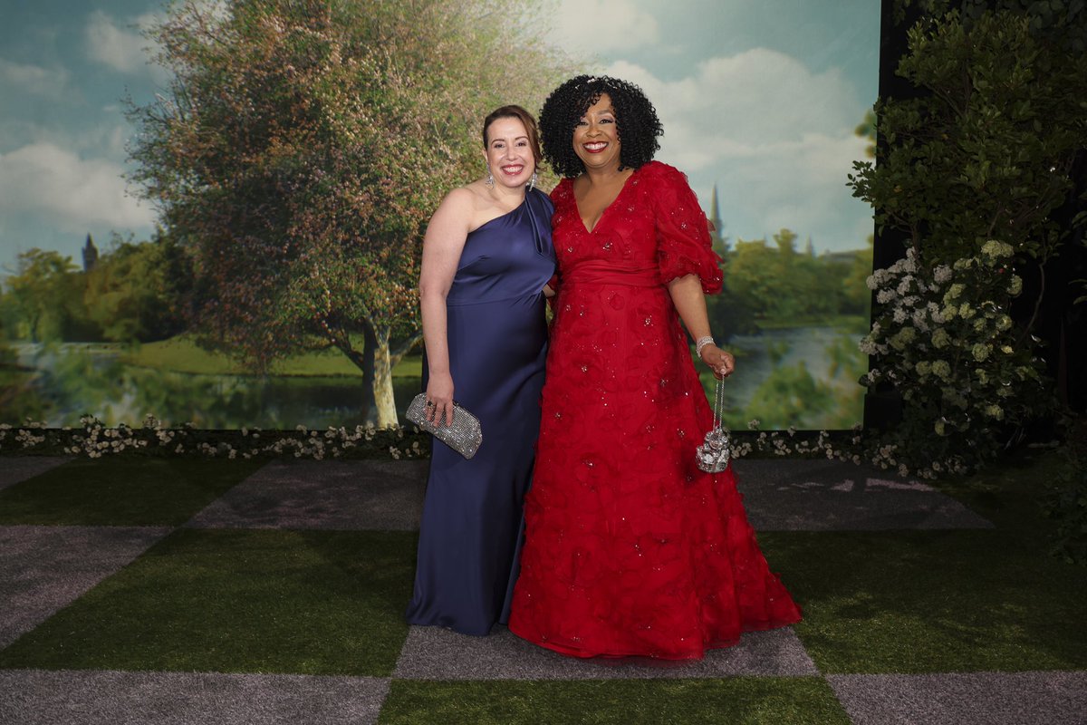 One day I picked up this amazing author’s books and the rest is history. Friendly reminder that #InsideBridgerton is available TOMORROW! 

Preorder: bit.ly/insidebridgert…