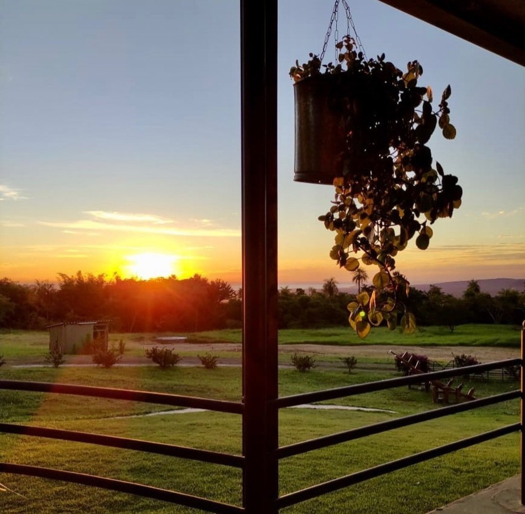 Tienen que conocer Granja Kim, mi parada obligatoria en Caacupé es ahí.. la verdadera combinación de comida rica, buena atención, buen ambiente, si les gusta la fotografía/  atardecer tienen una vista UNICA desde ahí... mega recomendado 10/10 😋🍲🌮