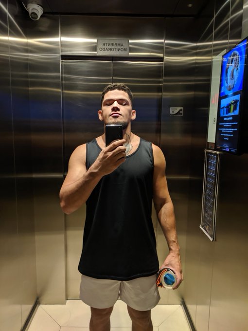 A carinha / O ovão https://t.co/mGDtEwgD2x<a href="/tag/pintoawards"class="tags"><span>&#35;pintoawards</span></a>