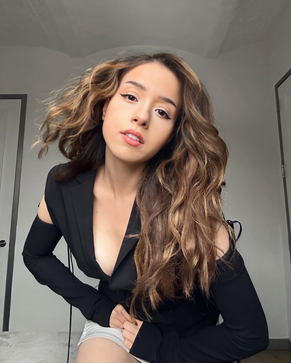 PokiFan110920's tweet photo. #Pokimane #Poki #PokimaneQueen #ImaneAnys #Feet #PokiQueen #PokiAss #Thicc #Queen #Sexy #PokimaneThicc #Ass #Boobs https://t.co/A6Pu8jr36S