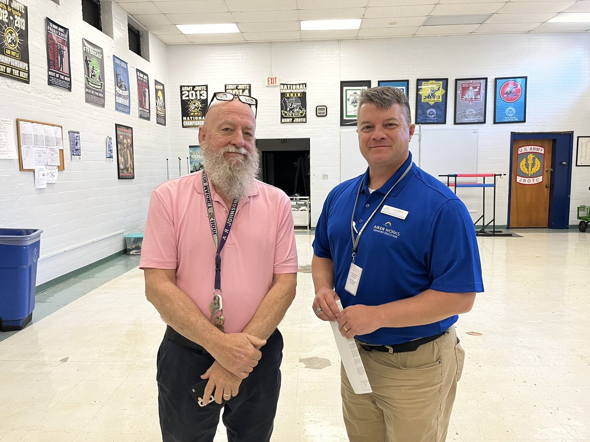 KimRyans3's tweet photo. Mr. Steve Roach &amp; Mr. Larry Millstead assisting our 9th grade students with #YouScience Brain Games! During one of our #FreshmenAcademyDay sessions. @WSHSWarEagles @aiken_works https://t.co/q4BUYGg0KB