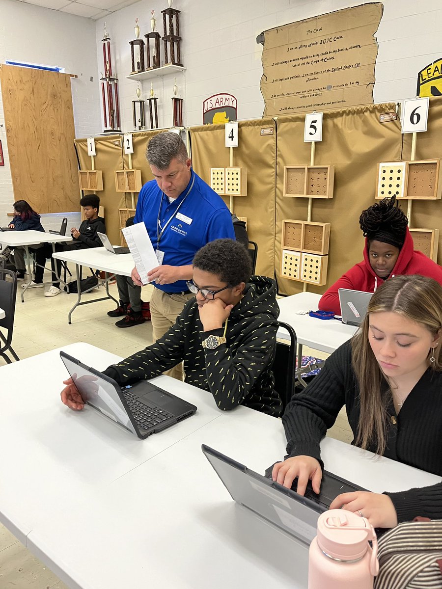 KimRyans3's tweet photo. Mr. Steve Roach &amp; Mr. Larry Millstead assisting our 9th grade students with #YouScience Brain Games! During one of our #FreshmenAcademyDay sessions. @WSHSWarEagles @aiken_works https://t.co/q4BUYGg0KB