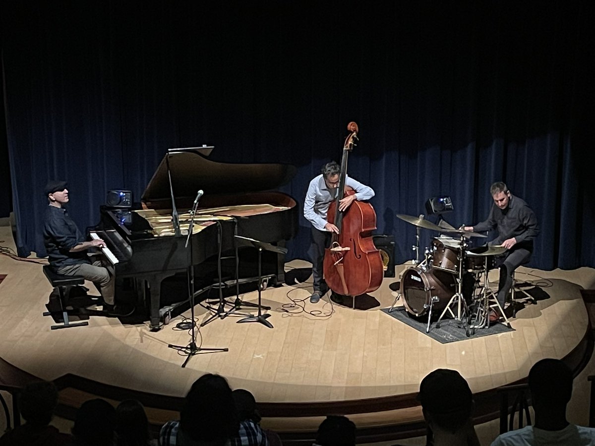 The Montreal jazz trio swinging!!