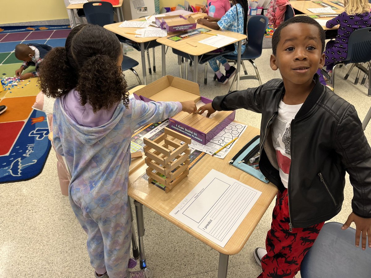 CPES4LIFE's tweet photo. I can use different materials to build a house ๐ like the ๐ท ๐ท ๐ท to keep out the wind ๐ฌ ๐บ and other storms. #ETT @MrsHoldcraft @DrManigo @ladavids_a @ChelyseMiller #STEMLit #vbits https://t.co/mBk0Wx073k