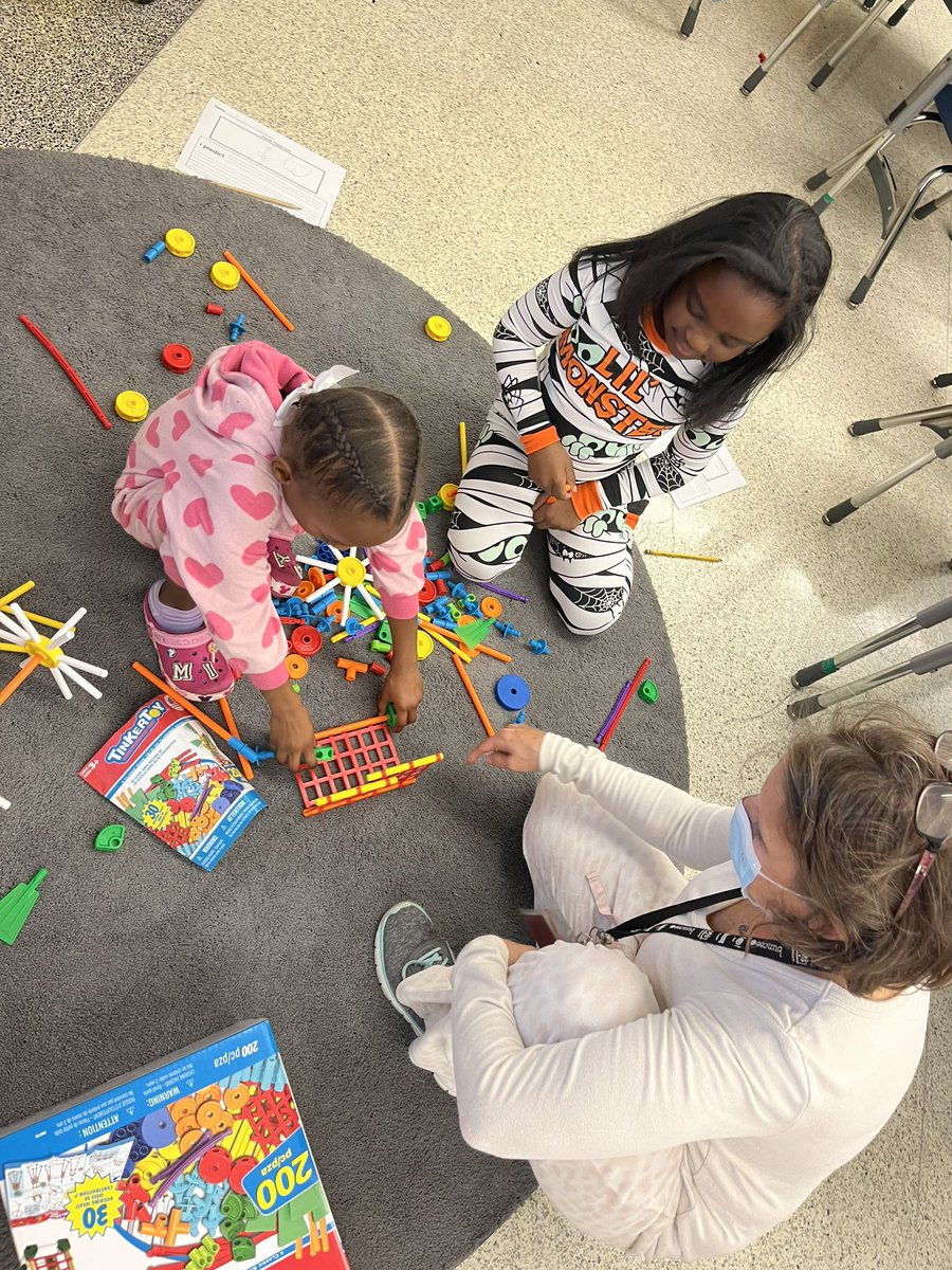 CPES4LIFE's tweet photo. I can use different materials to build a house ๐ like the ๐ท ๐ท ๐ท to keep out the wind ๐ฌ ๐บ and other storms. #ETT @MrsHoldcraft @DrManigo @ladavids_a @ChelyseMiller #STEMLit #vbits https://t.co/mBk0Wx073k