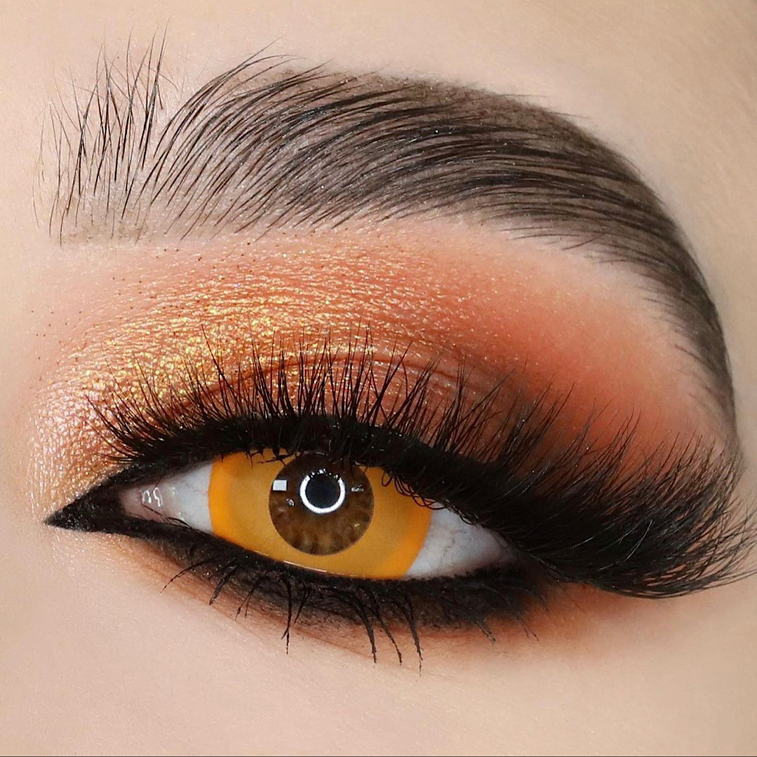 ProfusionCo's tweet image. This cat eye by @thetaylorcherie is literal purrrfection 🎃🐈‍⬛ Tap to see what palette was used to achieve this look! 

_______________
#profusioncosmetics #eotd #cateyemakeup #october #sultrymakeup #budgetbeauty #instacolor #makeupapplication #palette #makeuppage