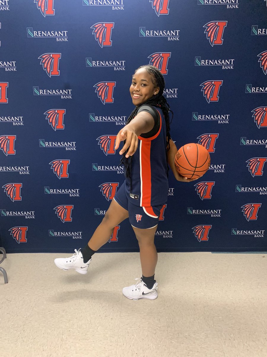 leeanaria3's tweet photo. Thank you so much @LetsGoICCWBB for having me I had a great time!! @DcBucksCJones @SHSLadyChargers @doobi_24 #RollTribe #ICC https://t.co/xbqo1VQfW4
