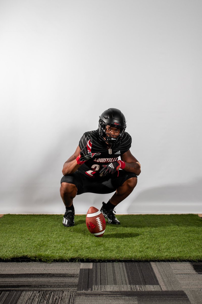 Jaden_0930's tweet photo. Had an amazing time at the University of Louisville this weekend. Can’t wait to get back up there!!! #FlyVille24 #LsUp #GoCards https://t.co/WEuRHKJEpj