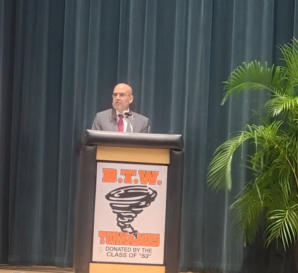 Lindsey_HTC's tweet photo. MDCPS:
▶️ A-rated District for the 3rd time
▶️Top 10 School District in Florida
▶️Ranks 8th out of 67 Florida
Districts in Student Performance.
#connect #inspire #unskill #gethere
#ilovelindsey #stepuotosuccess https://t.co/4eQl8xwuOZ